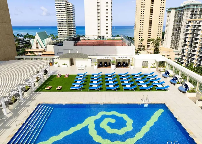 Top Hotels Close to Honolulu Zoo