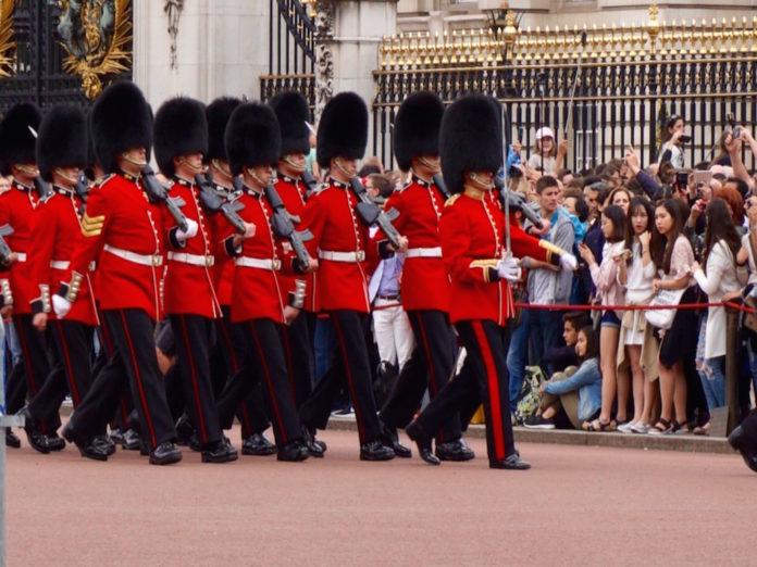 London: Changing of the guard at Buckingham Palace