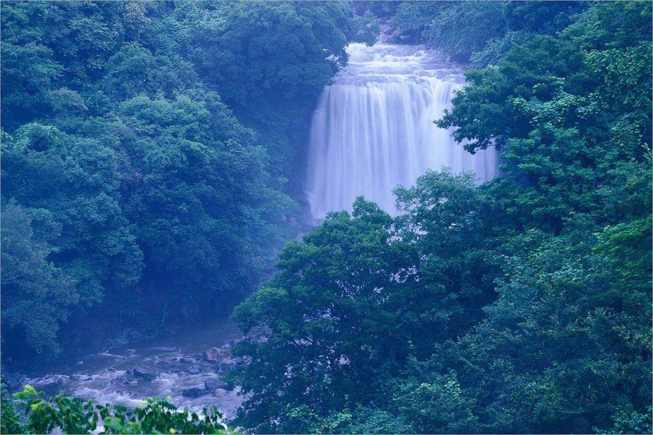 <strong>​Cheonjiyeon Falls: </strong>The beautiful waterfall located on Jeju Island takes its name, which means 